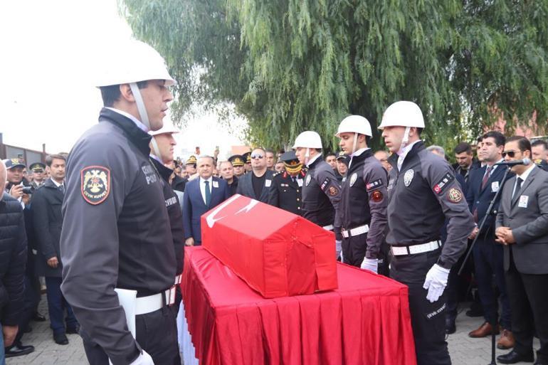 Şehit Mehmet Tozun son yolculuğuna uğurlandı Babaya son bakış