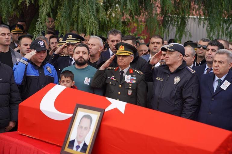 Şehit Mehmet Tozun son yolculuğuna uğurlandı Babaya son bakış