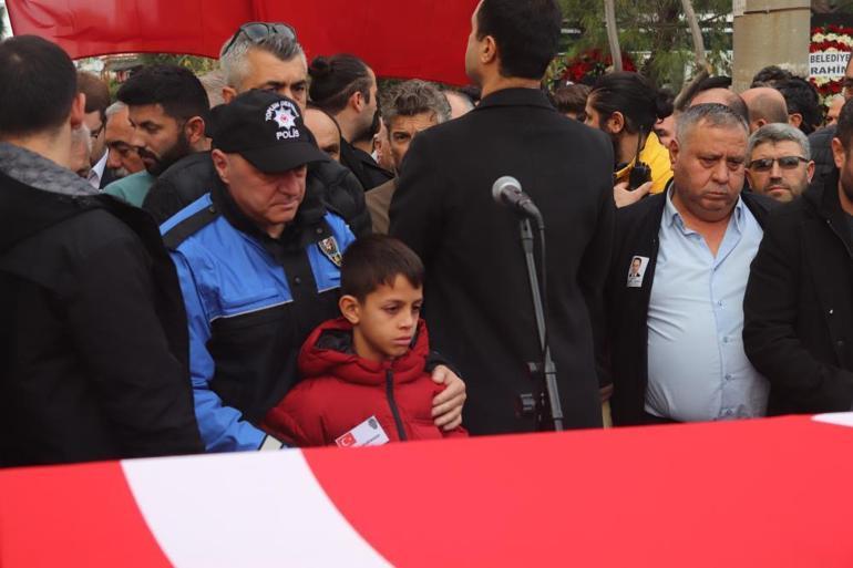 Şehit Mehmet Tozun son yolculuğuna uğurlandı Babaya son bakış