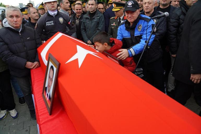 Şehit Mehmet Tozun son yolculuğuna uğurlandı Babaya son bakış