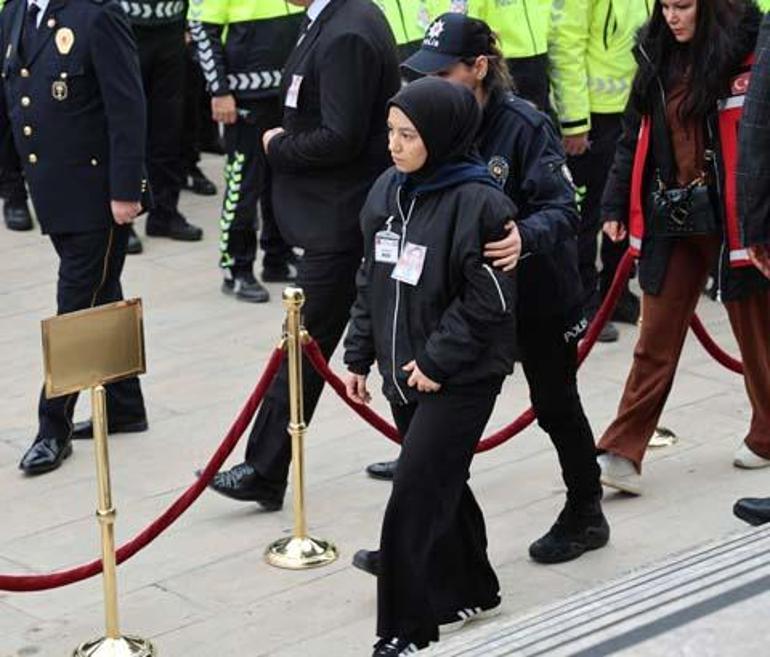 Adanada şehit olan polis memuru Mustafa Akgül son yolculuğuna uğurlandı