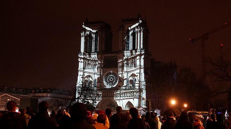 Notre Dame yangından 5 yıl sonra kapılarını açtı