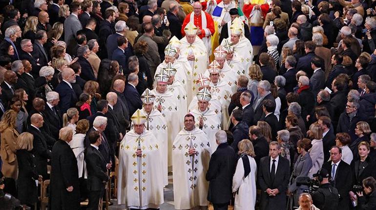 Notre Dame yangından 5 yıl sonra kapılarını açtı