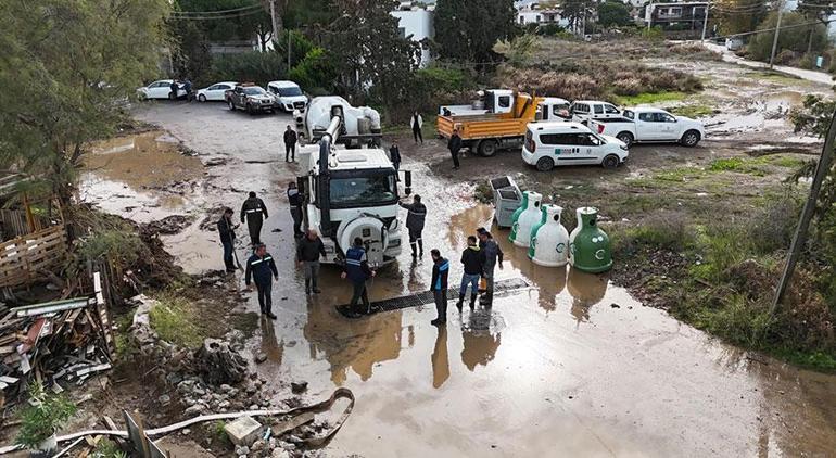 Bodrum’u sağanak vurdu 60 ev ve 2 iş yerini su bastı