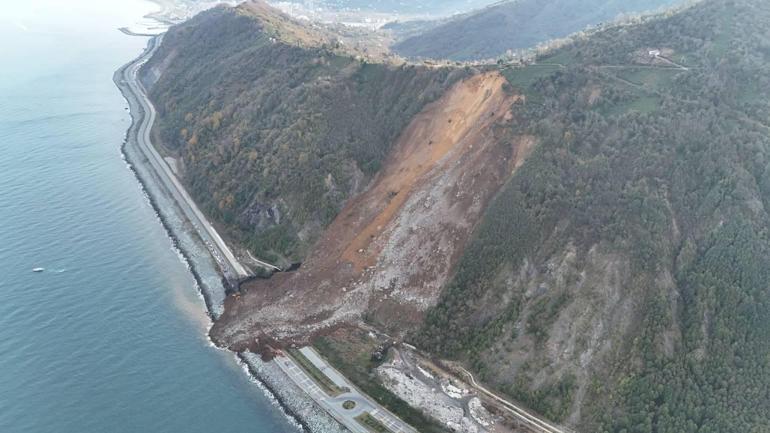 Karadeniz Sahil Yolunda heyelan 4 gençten haber alınamıyor