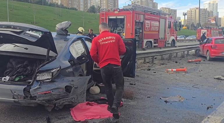 Ataşehirde feci kaza Otomobil bariyere saplandı