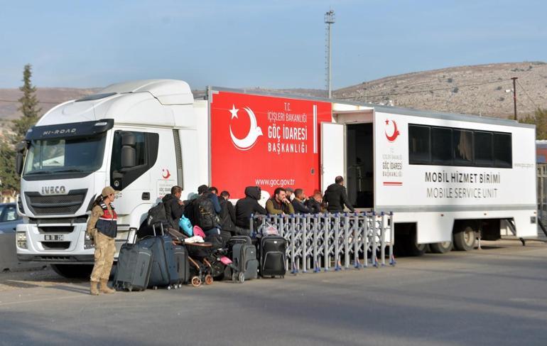 Suriyeliler ülkelerine dönüyor Türk halkına bizleri yıllarca misafir ettiği için teşekkür ediyoruz