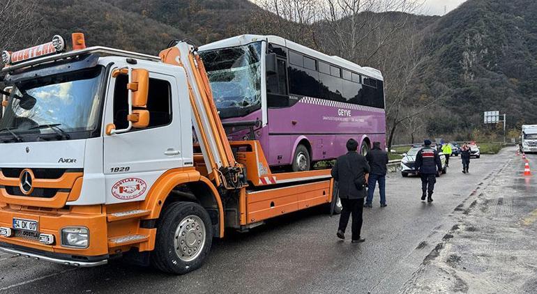 Sakaryada 6 araçlı zincirleme kaza Yaralılar var