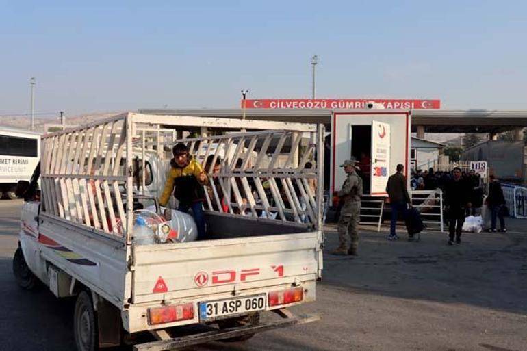 Suriyeli küçük Ömer, yeni hayatına ağır yükü ile döndü