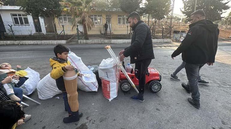 Suriyeli küçük Ömer, yeni hayatına ağır yükü ile döndü