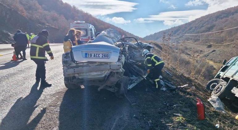 Çorumda korkunç kaza Otomobil hurdaya döndü: 2 ölü