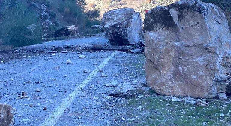 Aydında heyelan Köşk-Ödemiş kara yolu çift yönlü kapandı