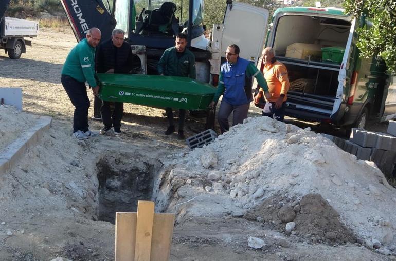 Bir dönemin efsanesi Kenan Küçüközcan hayatını kaybetti Kimsesizler mezarlığına gömüldü