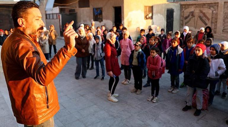 Özgürlük şarkılarıyla ilk ders Suriyede Esad sonrası eğitim-öğretim dönemi başladı