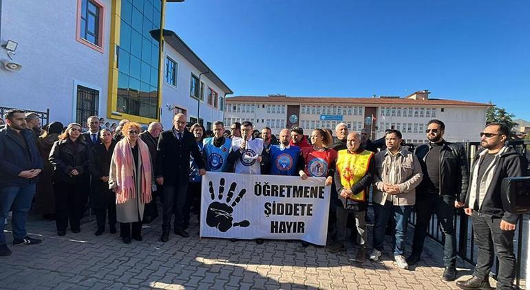 Veli ile tartıştı, bir anda yere yığıldı Sema öğretmen yoğun bakımda