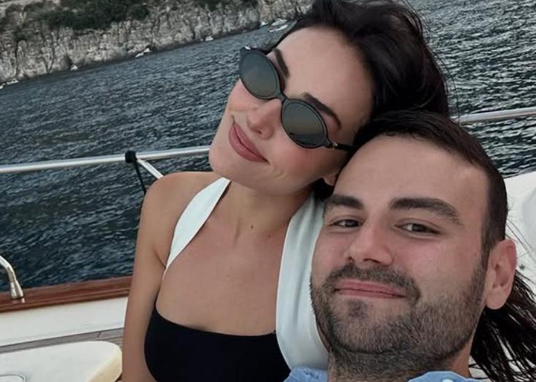 Esra Bilgiç ve Faruk Sabancıdan aşk dolu kareler Nazar boncuğu dikkat çekti