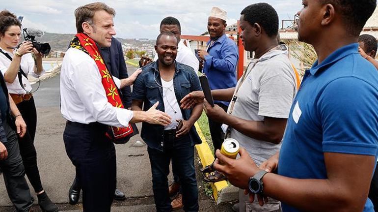 Macron, kasırgadan etkilenen Mayotte Adası’nı ziyaret etti