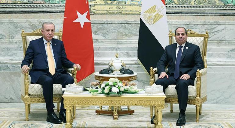 Son dakika: Kahirede kritik zirve Cumhurbaşkanı Erdoğan Sisi ile bir araya geldi