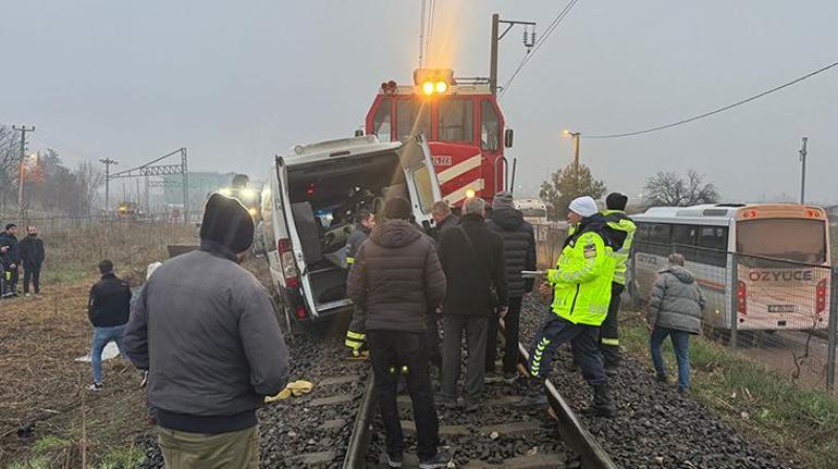 Kırklarelide yük treni fabrika servisine çarptı