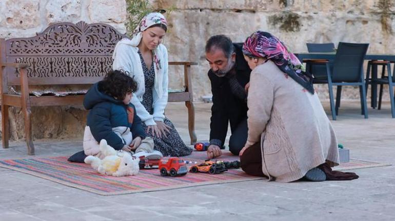 Uzak Şehirde Cihan duydukları ile yıkıldı Seni ben ihbar ettim