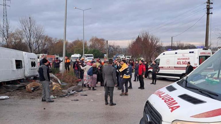 Son dakika... Balıkesirde TIR’la öğrenci servisi çarpıştı Yaralıların durumu kritik