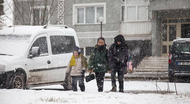 Meteoroloji’den hafta sonu için yeni uyarı Kar, sağanak, fırtına alarmı