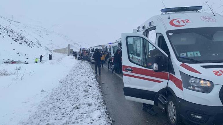 Erzincanda yolcu otobüsü şarampole devrildi Kazadan ilk bilgiler