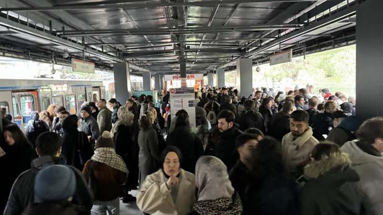 İstanbulda metro hattında teknik arıza Seferler durdu