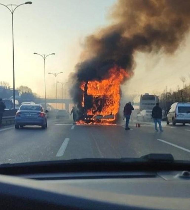 İstanbulda yolcu otobüsünde yangın