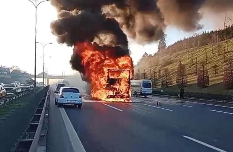 İstanbulda yolcu otobüsünde yangın