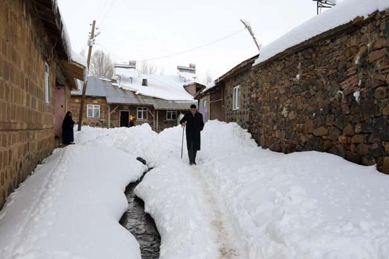 Durmadan yağdı Evler gömüldü, yollar kapandı: 6 ay kar alıntında kalacağız