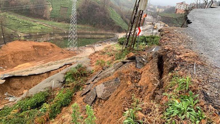 Rizede heyelanda köy yolu çöktü Elektrik ve doğal gazı da kesildi