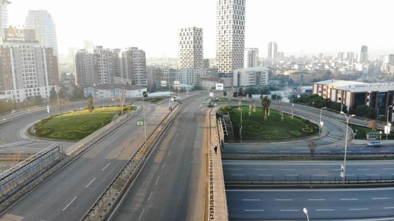 Yılın ilk gününde İstanbul’da yollar boş