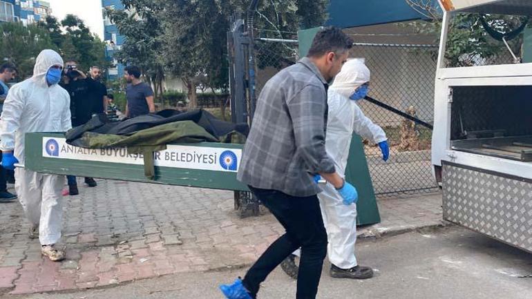 Evde ölü bulunan 3 kardeşin cenazeleri 45 gün sonra yakınlarına teslim edildi