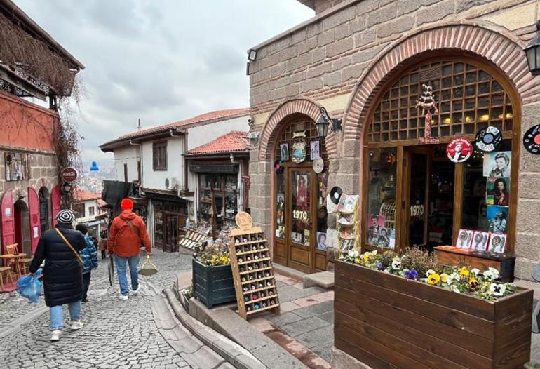 Ankara sokaklarında Ferdi Tayfur şarkıları Bir daha asla ülkeye gelmeyecek starlardan bir tanesi