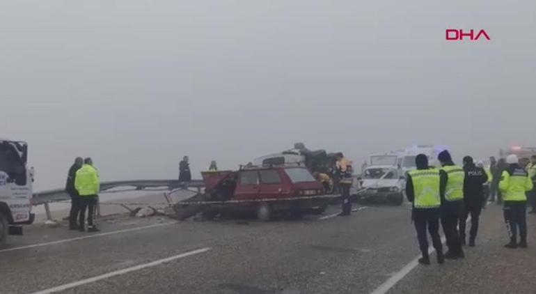 Son dakika... Kırşehirde katliam gibi kaza Ölü ve yaralılar var