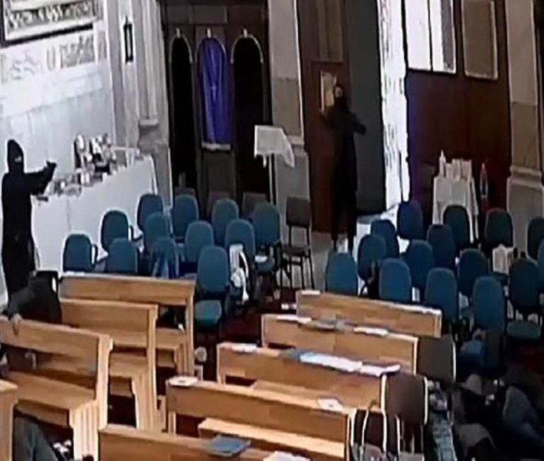 Kilise saldırganları hakim karşısında Mahkeme Başkanını sinirlendiren gülümseme