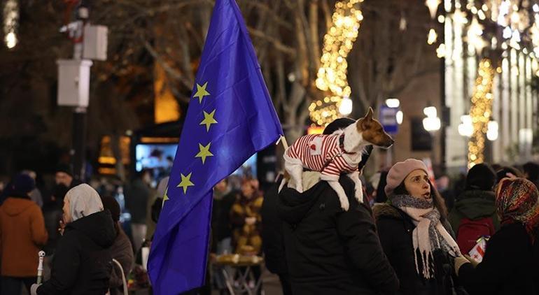 Gürcistandaki AB gösterileri Noel Bayramında da sürüyor