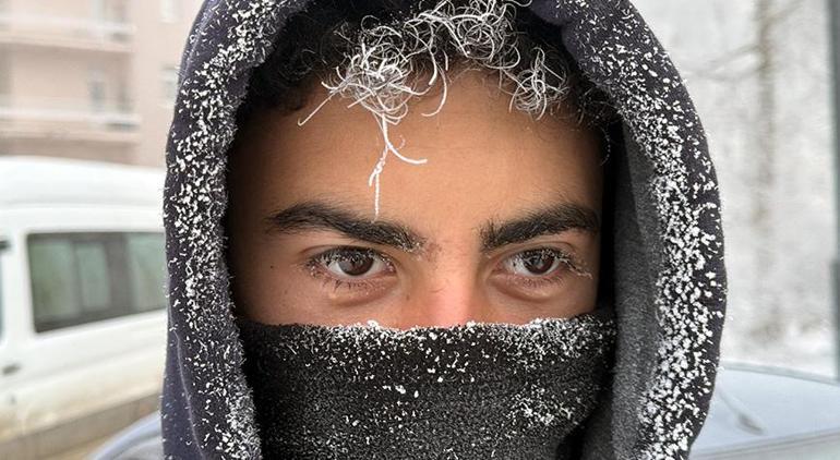 Termometre eksi 19 dereceyi gösterdi Kaşları ve kirpikleri dondu