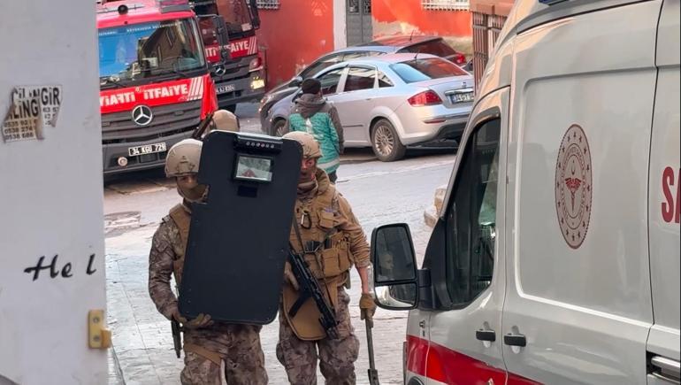 Babası isteğini reddetti, boğazına bıçak dayadı Nefes kesen operasyon