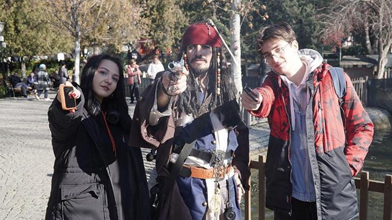 Ankara sokaklarında Jack Sparrow Vatandaşlar ilgiyle karşıladı