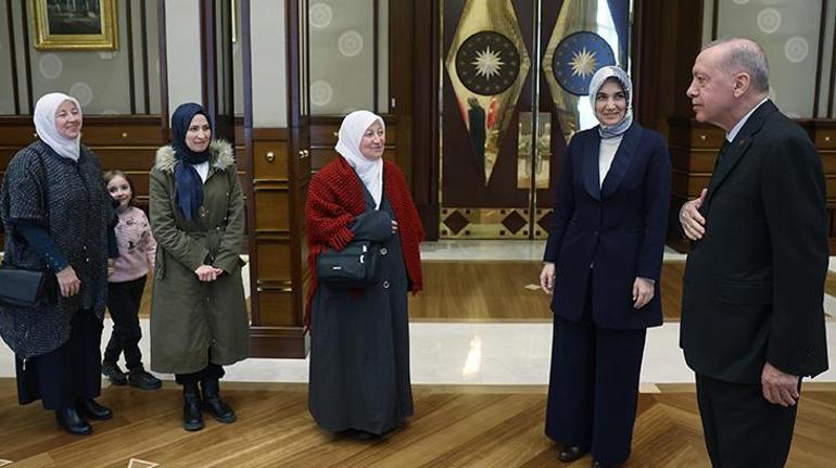 Cumhurbaşkanı Erdoğan, camilerin temizliğini yapan Bayat ailesini Külliyede kabul etti