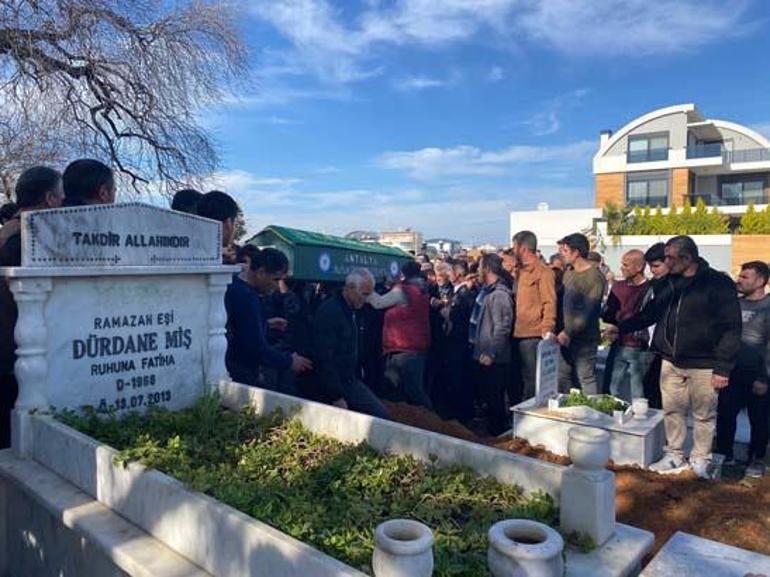 Acı kader... İsmini aldığı ağabeyi ve 5 yaşındayken kaybettiği annesinin yanına defnedildi