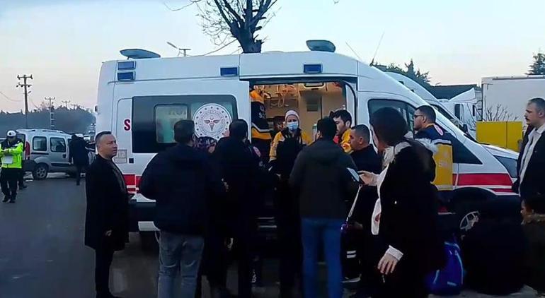 Silivride feci kaza: Hafif ticari araçla, yolcu minibüsü çarpıştı 10 kişi yaralandı