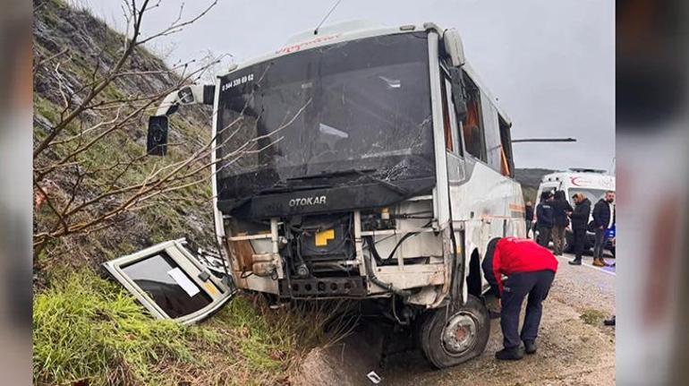 Son dakika... Balıkesirde işçi servisi kaza yaptı Çok sayıda yaralı var