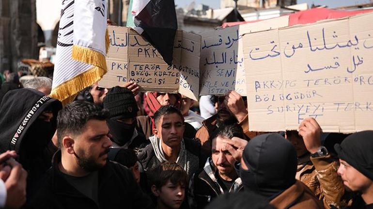 Şamdaki Emevi Camisinde cuma namazı sonrası terör örgütü PKK/YPG protestosu