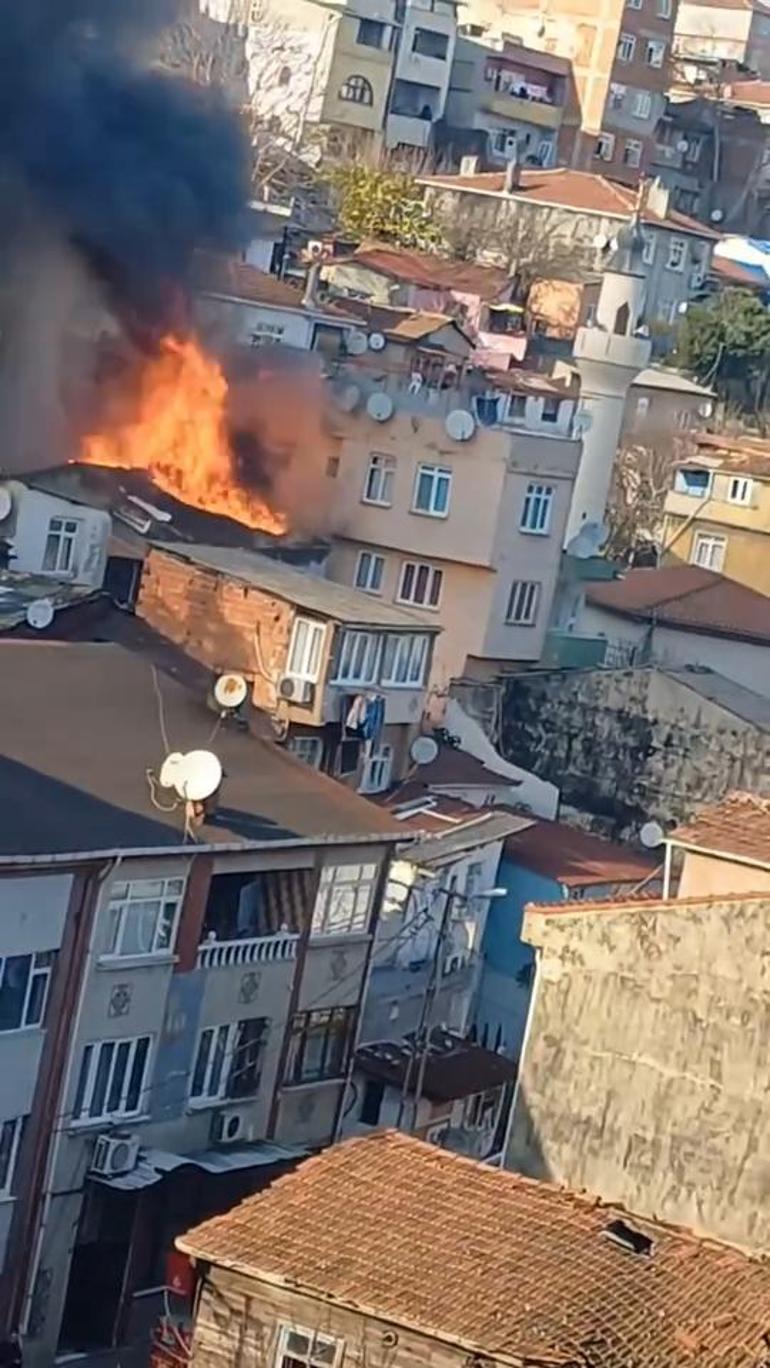 Son dakika... İstanbulda korkutan yangın Dumanlar gökyüzünü kapladı