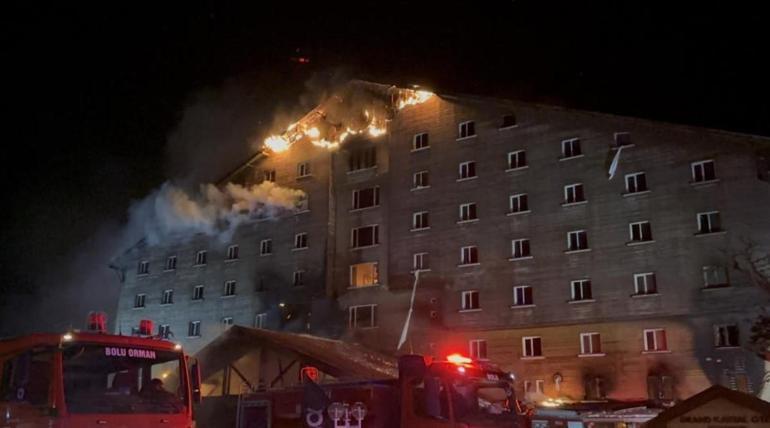 Kartalkaya Kayak Merkezindeki can pazarı kamerada Bolu’daki yangın felaketinden korkunç görüntüler