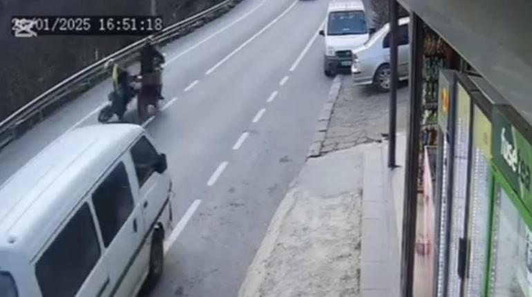 2 motosiklet kafa kafaya böyle çarpıştı Kaza anı kamerada