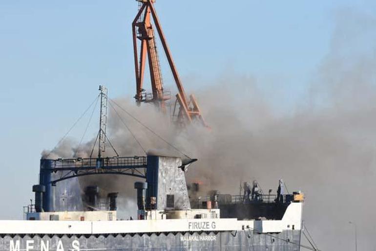 Samsun Limanında bulunan bir gemide yangın çıktı